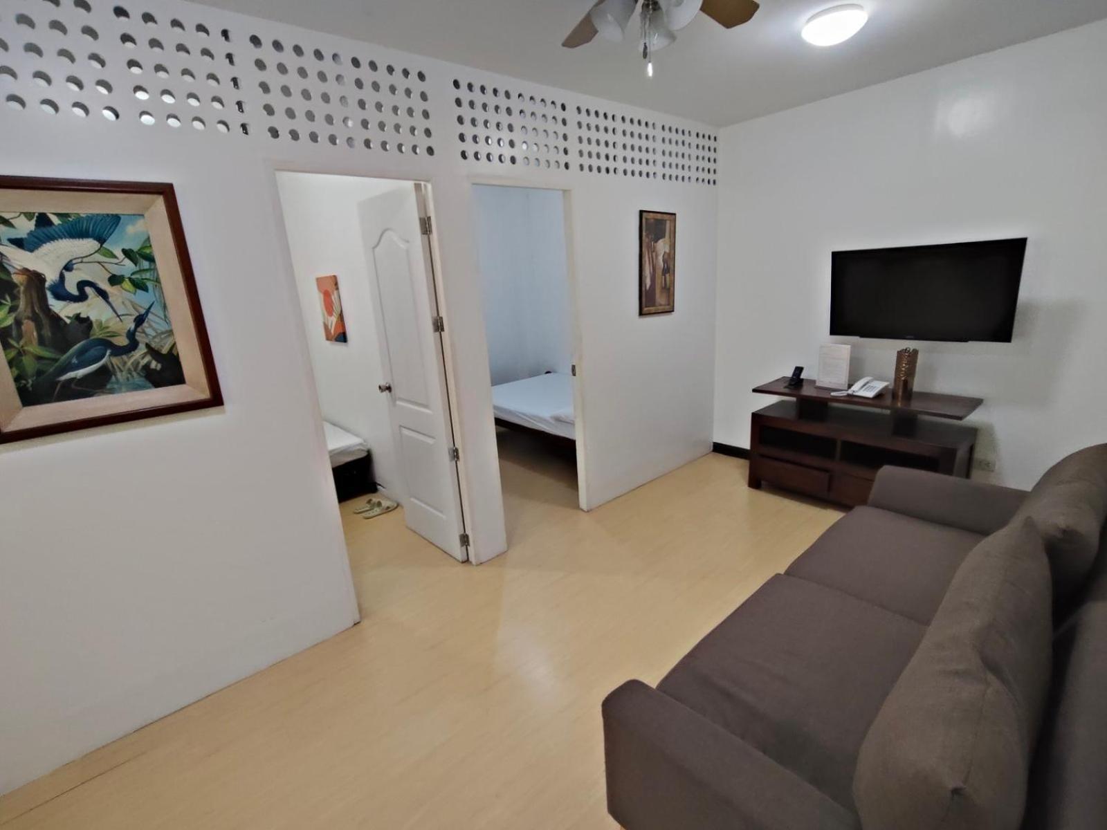 La Belladoza Near Airport Hotell Paranaque City Eksteriør bilde
