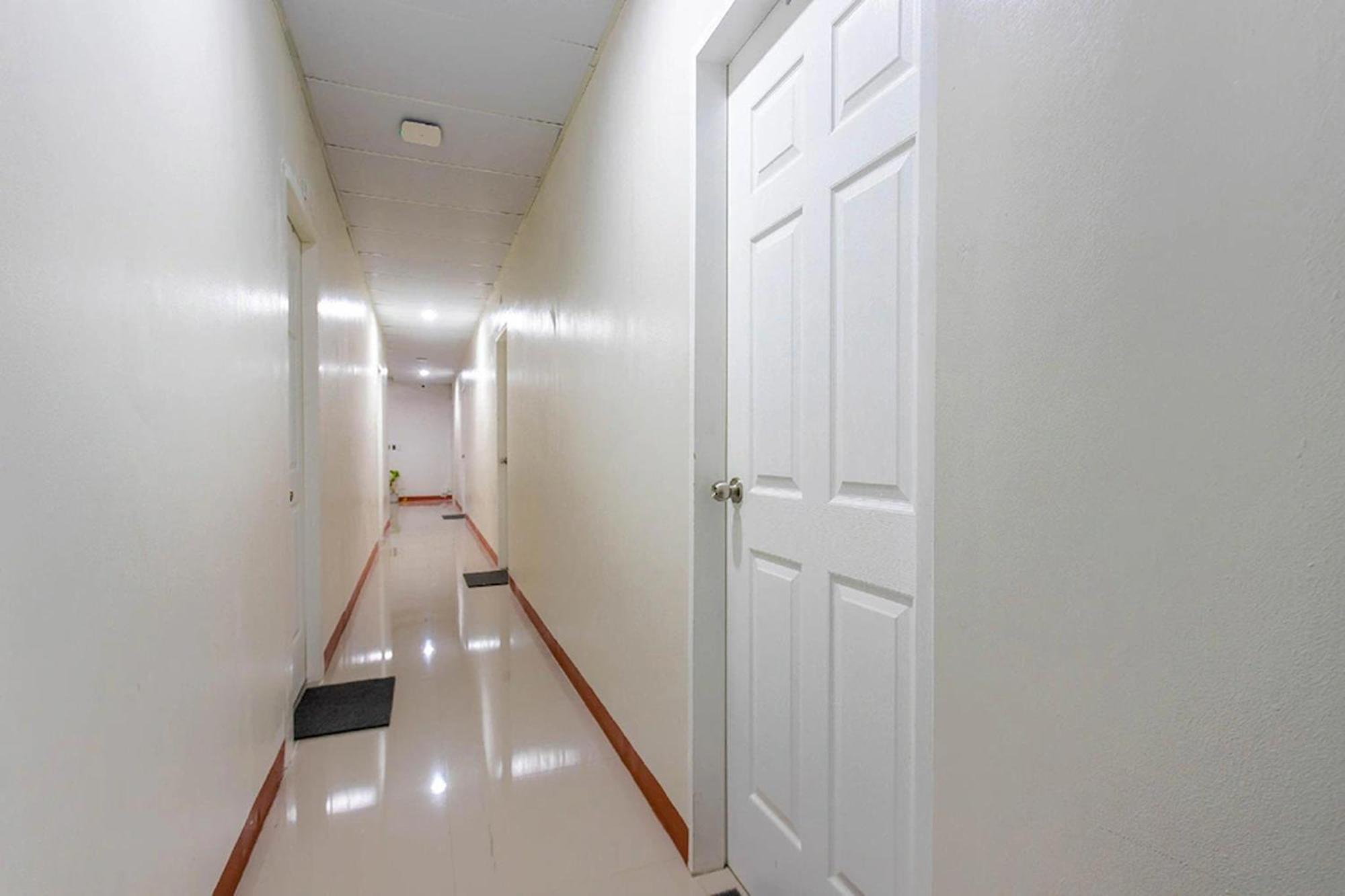 La Belladoza Near Airport Hotell Paranaque City Eksteriør bilde